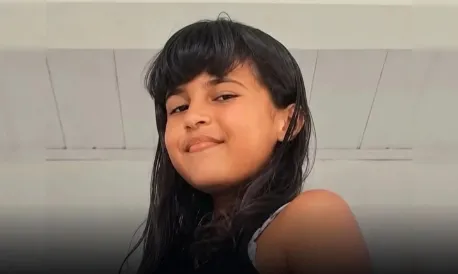 Menina é encontrada morta com coleira no pescoço e mãe vai presa