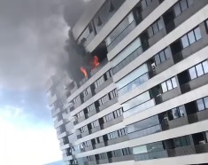 Moradores dizem que andar de prédio incendiado na Ponta Verde está comprometido