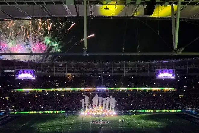 Pedro Sampaio e Ricky Martin comandam show do intervalo do NFL Rio Game; veja como foi
