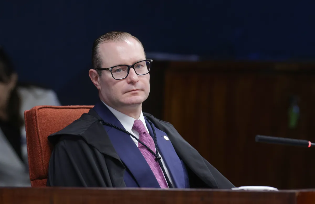 PF entrega dados do celular de Vorcaro ao gabinete de Zanin