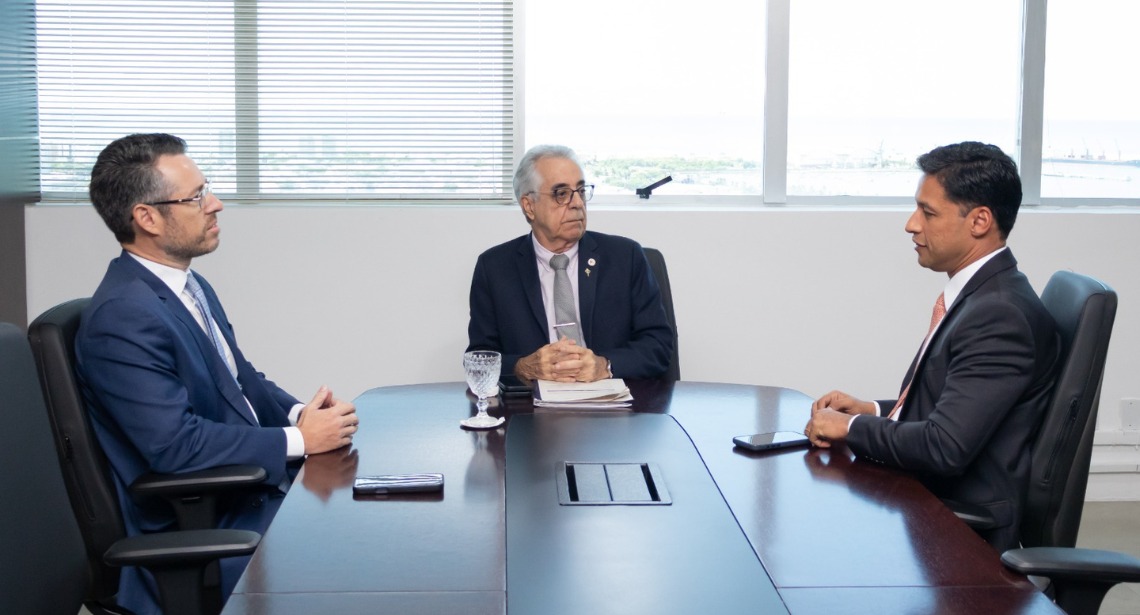 Presidente do TRE/AL recebe visita de cortesia do prefeito de Maceió