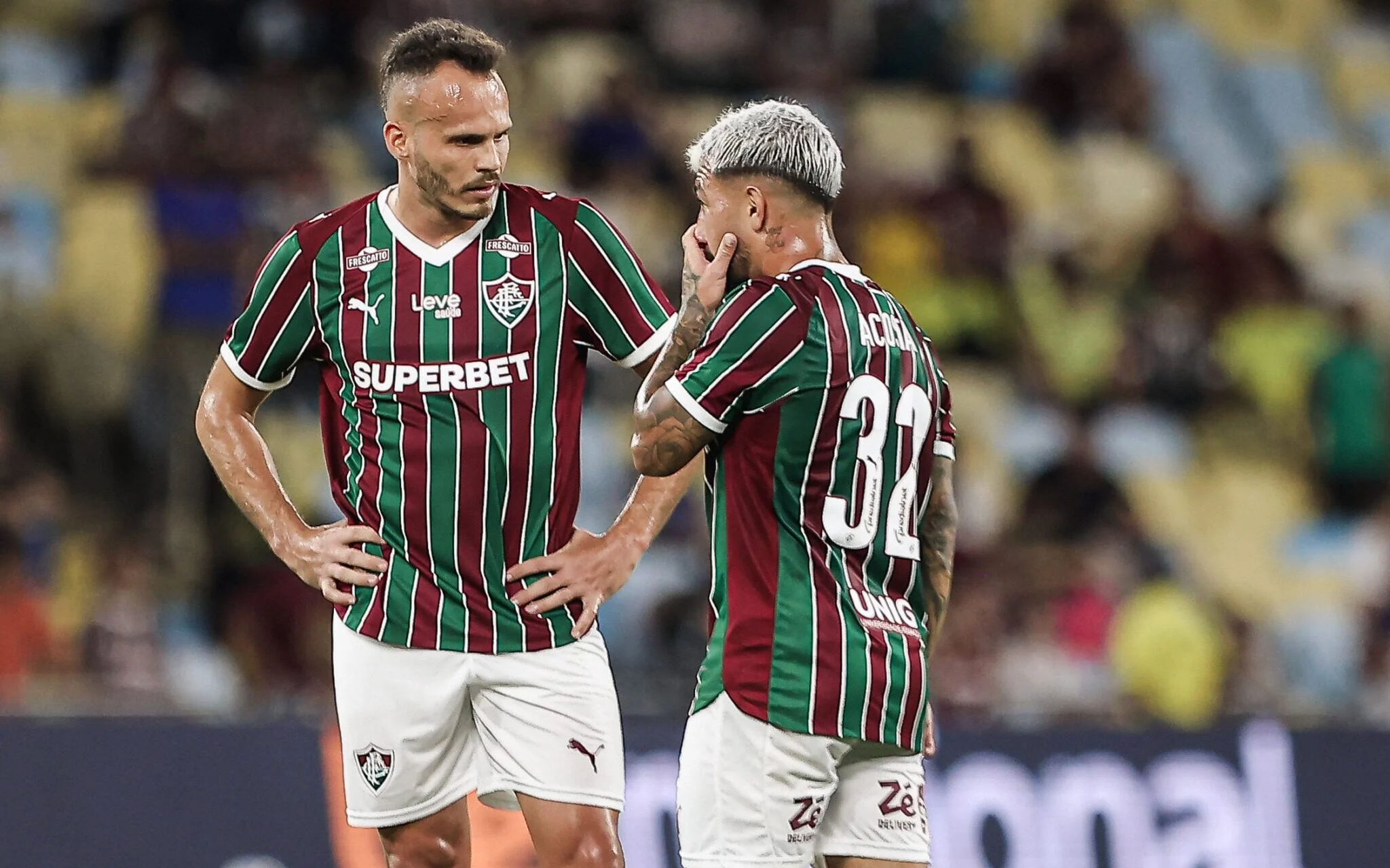 Renê sente dores no tornozelo e vira dúvida no Fluminense para enfrentar o Coritiba