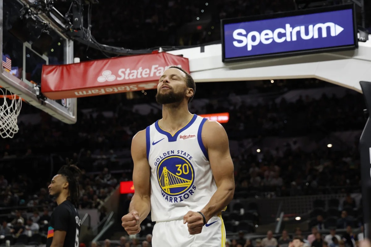 Stephen Curry renova com Golden State e pode completar 20 anos no time