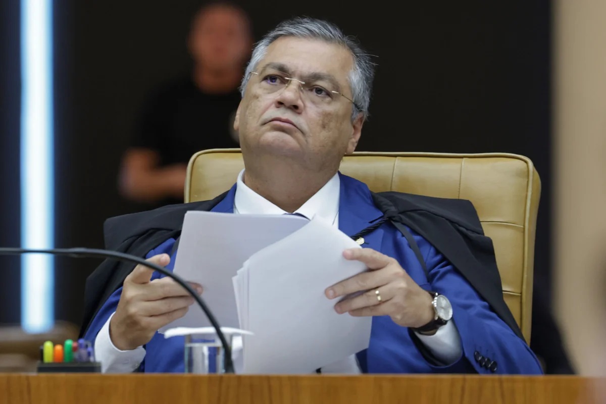 Em meio à crise, Dino defende STF: "Maior do que qualquer um que o integra"