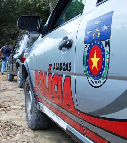 Suspeito de distribuir drogas é preso com cocaína e maconha em Maceió