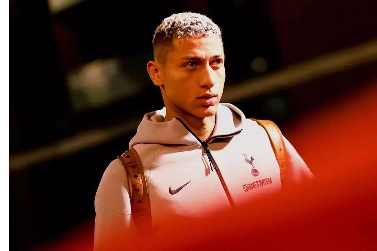 Tottenham reintegra Richarlison ao grupo principal para evitar rescisão