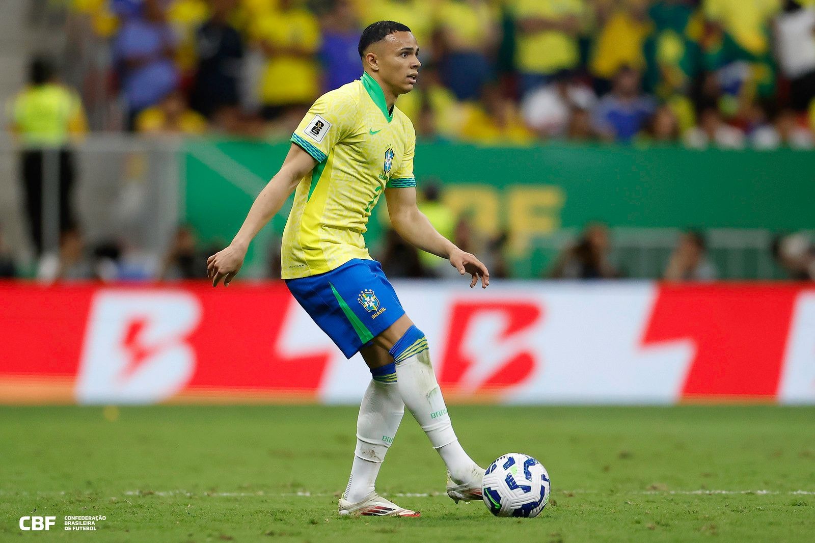 Vanderson é convocado por Carlo Ancelotti para amistosos do Brasil