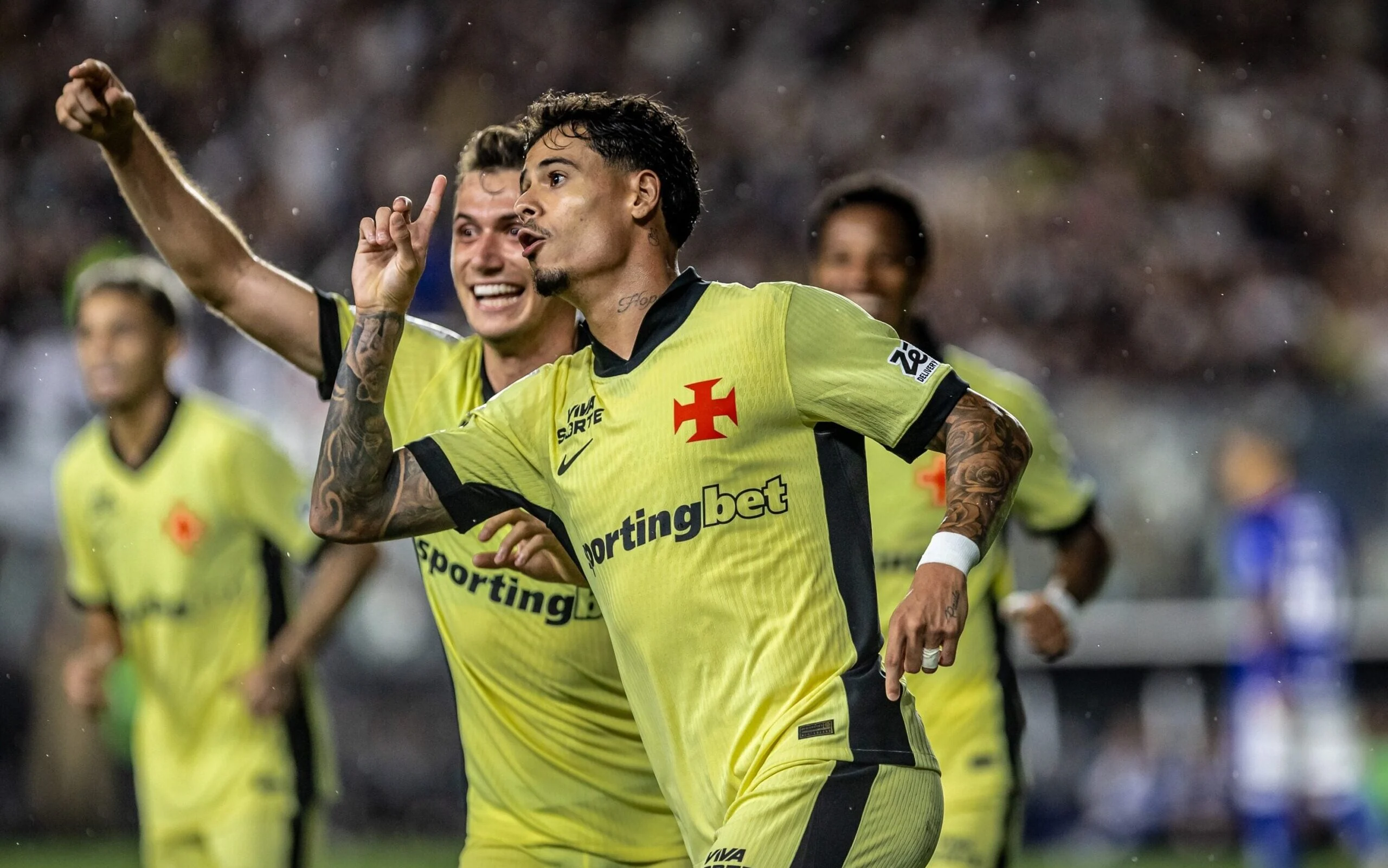 Vasco bate o Cruzeiro e volta a vencer no Brasileirão