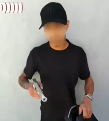 Vítima filma próprio assalto com óculos e ajuda polícia a prender dupla