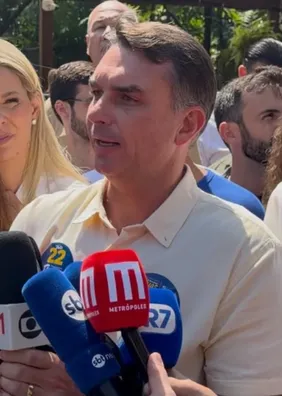 "Bolsonaro pediu patrocínio e Lula pediu propina", diz Flávio sobre Master. Veja vídeo