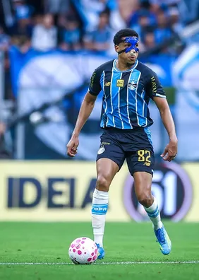 Ex-CRB, Wallace marca no Gre-Nal e garante empate do Grêmio no clássico; veja o gol