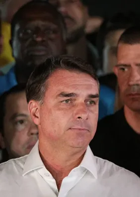 Flávio um dia antes de ir aos EUA: "Vou entregar passaportes e me defender"