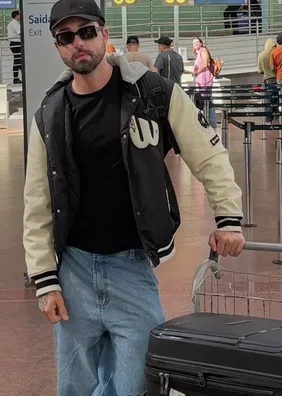 Internautas detonam após Rico Melquíades posar no aeroporto