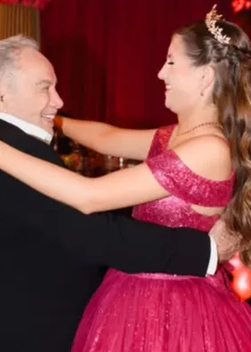 Stênio Garcia dança valsa de 15 anos e vira “príncipe da debutante”