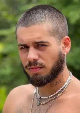 Zé Felipe se revolta com influencer que espalha fake news sobre seus filhos