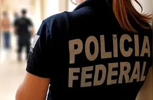 Homem é flagrado pela PF com broche falso usado para filmar voto no RJ