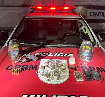 PM apreende armas, drogas e rádio comunicador durante ocorrências em Maceió