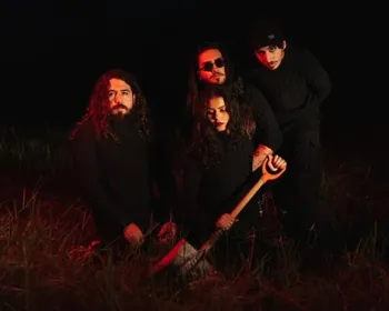 A banda brasileira de rock que está bombando após fãs de BTS a adotarem