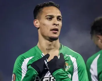 Antony tem casa assaltada durante Betis x Porto pela Champions League