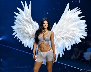 Aparição de Kylie Jenner com lingerie milionária vira alvo de polêmica