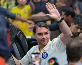 Argentina diz que Flávio Bolsonaro entrou no país e viajou para o Equador