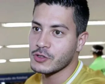 Arthur Aguiar comete crime eleitoral e deleta publicação após alerta de seguidora: 'Proibido'