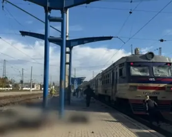 Ataque russo com drones deixa 14 mortos em estação de trem na Ucrânia
