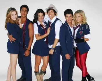 Atores de Rebelde lamentam morte de Lua Blanco, intérprete de Roberta