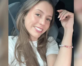 Atriz brasileira é presa pelo ICE em aeroporto de Los Angeles.