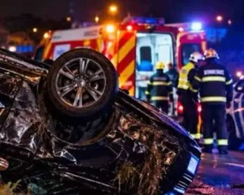 Brasileira de 49 anos morre em capotamento; polícia apura sexo no veículo em movimento