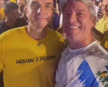 Cabo Bebeto se manifesta após rumores de fuga de Flávio Bolsonaro: “Estamos juntos”