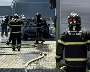 Carregador de carro elétrico em garagem é permitido? Entenda as regras!