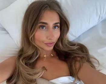 Com ajuda de IA, atriz pornô Lily Phillips planeja dormir com 10 mil homens