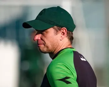 Coritiba demite o técnico Fernando Seabra após derrota para o Grêmio