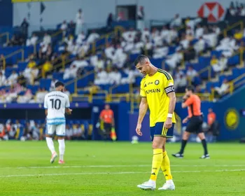 Cristiano Ronaldo desperdiça pênalti e perde gol sem goleiro pelo Al-Nassr