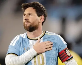 Cristiano Ronaldo vai às redes e manda recado a Messi após despedida da Argentina