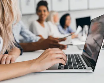 Cursos gratuitos em Pernambuco oferecem bolsa de até R$ 858; veja quem pode participar