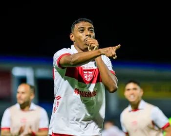 De esquecido a titular, Lyncon marca primeiro gol pelo CRB e ganha elogios de Fábio Matias