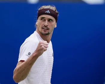 Derrota de Alcaraz garante Zverev como número 1 do ranking mundial em 2026