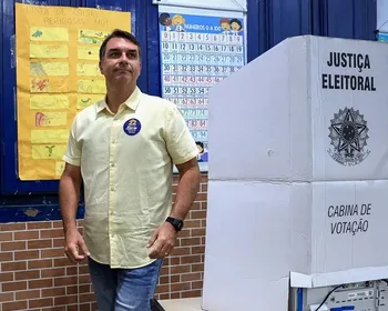 Flávio recua e retira trecho da carta onde se declarou presidente do Brasil