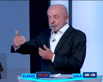 Em debate, Lula alfineta Flávio Bolsonaro: "Não conhece o Brasil"