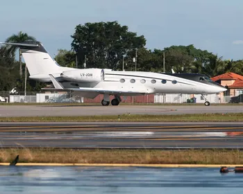Empresa de jatinho que levou Flávio aos EUA é investigada na Argentina