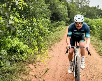 F1: Piloto pedala 420 km até GP, é perseguido e ouve alerta sobre tigres