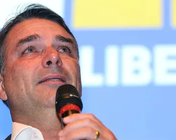 Flávio Bolsonaro é o 1º a liderar no 1º turno e perder corrida ao Planalto