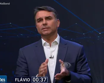 Aliados e advogados tentam falar com Flávio, mas não conseguem contato