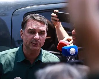 Flávio é aconselhado a falar mais sobre Moraes e Lulinha
