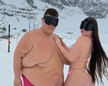 Gordão da XJ e noiva posam na neve em trajes de praia: 'Neve vira calor'