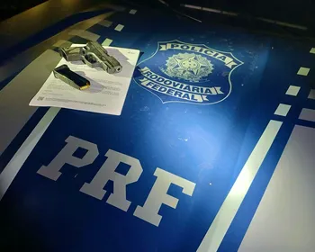Homem procurado por homicídio é preso com pistola carregada em Maceió