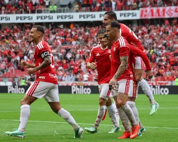 Internacional bate Botafogo, sai do Z4 provisoriamente e “puxa” Corinthians