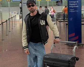 Internautas detonam após Rico Melquíades posar no aeroporto